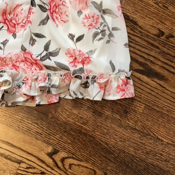 Altar’d State Floral Romper Medium - Picture 5 of 12